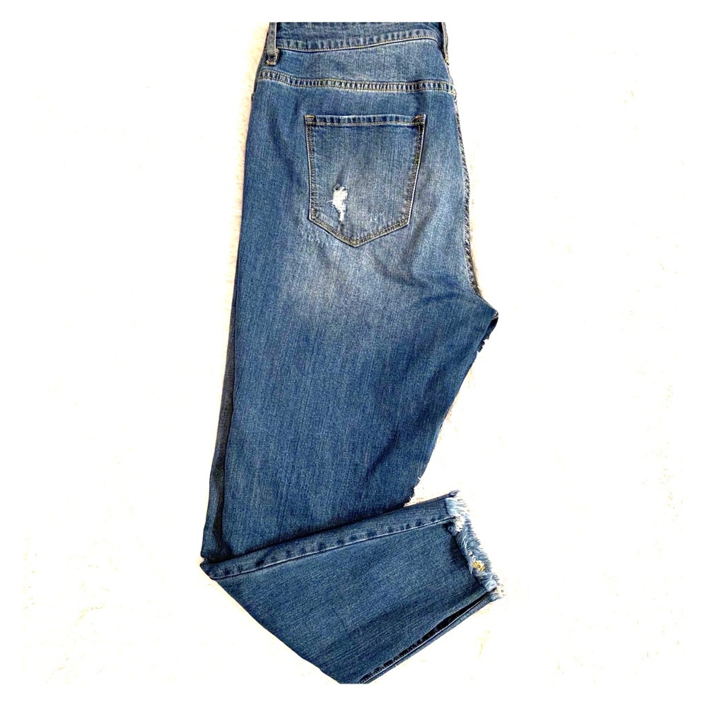 💙Like New💙 Forever 21 Distressed Denim Jeans